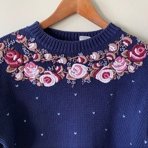 Vintage Lady’s Footlocker | floral embroidery